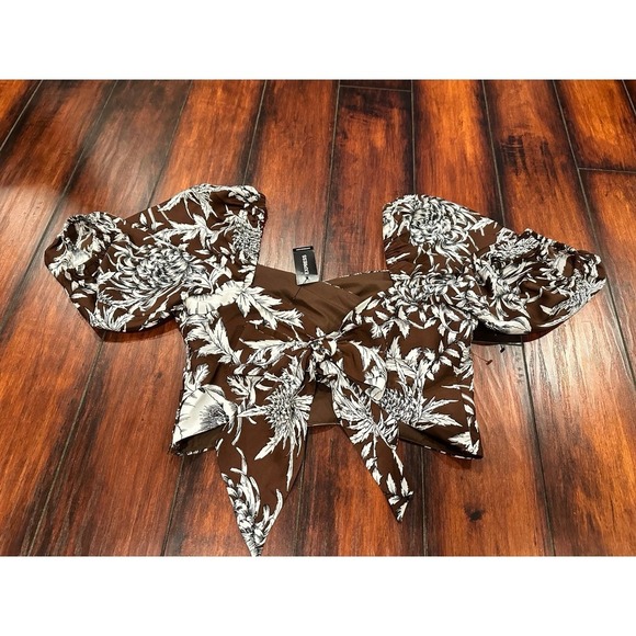 New Express Women's Satin Printed Faux Wrap Tie Back Cropped Top size 2 - Picture 4 of 10